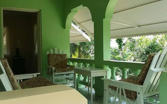 Rock Side 3 Bedroom Villa On the Beach