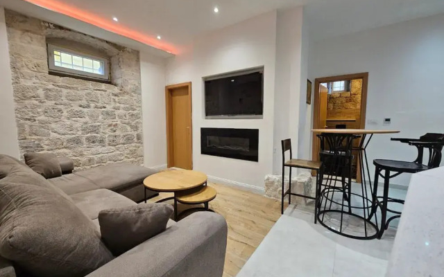 Apartment Antonio, on the Seafront With Garden