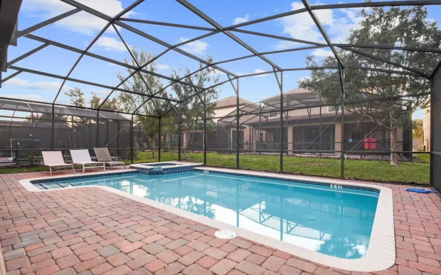 Disney themed, pool, close to parks!