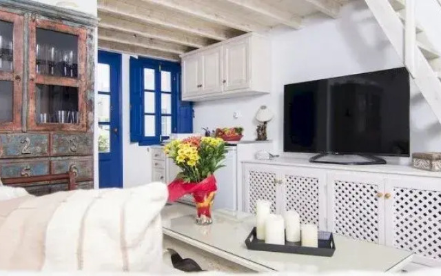 Oia's Sunset Apartments