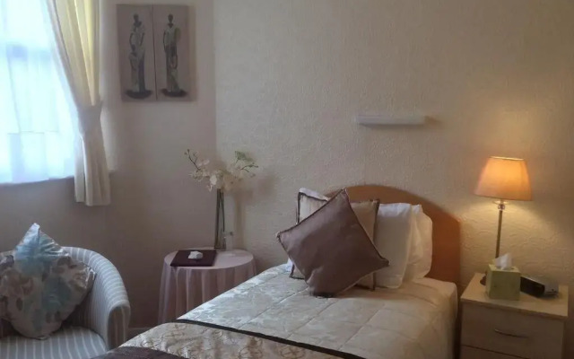 Cleve Court Hotel