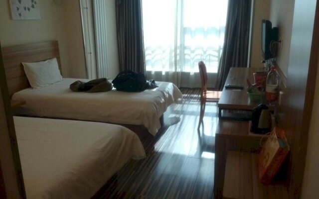 Eaka Hotel