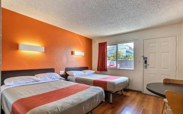 Motel 6 Pleasanton, CA