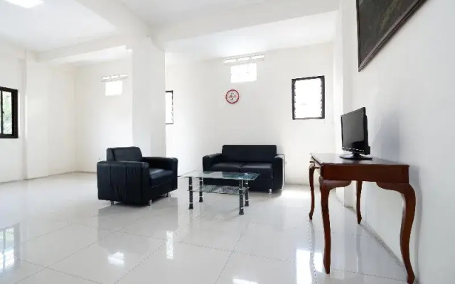 Oyo Life 1817 Kost Agus Salim