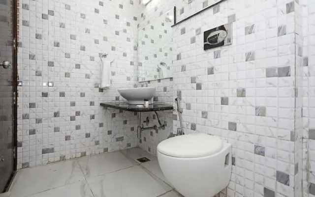 OYO 10928 Go Rooms