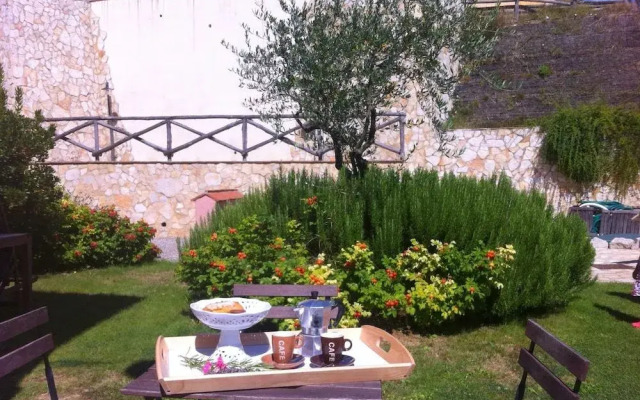Cosy Apartment With Swimming Pool and Garden Close to Volterra and S Gimignano