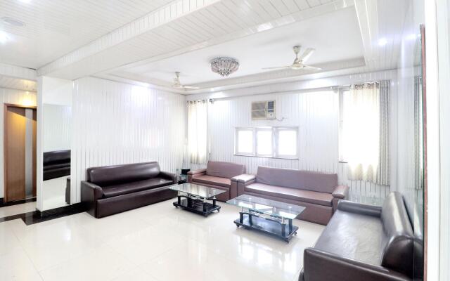 OYO 14533 Hotel Mohan