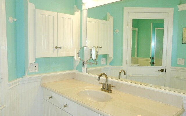 Private Home and Guesthouse With Courtyard, Pool and spa