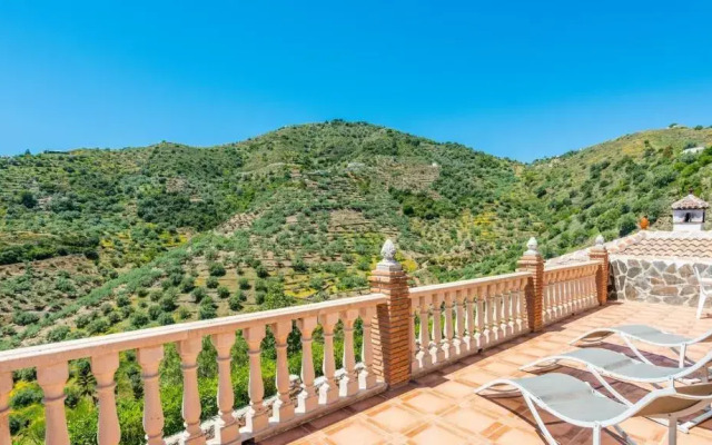 Villa Javier Sayalonga by Ruralidays