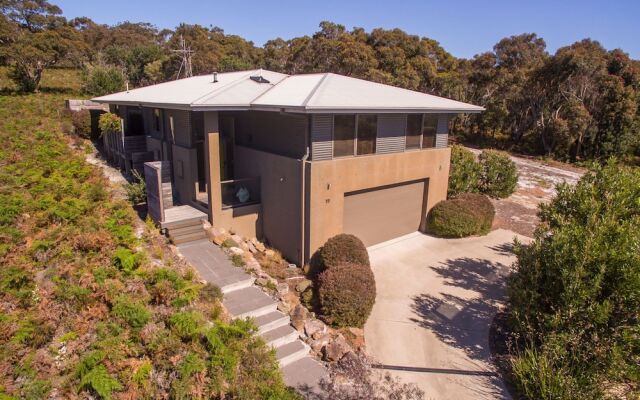 Tura Beachhouse in Dolphin Cove