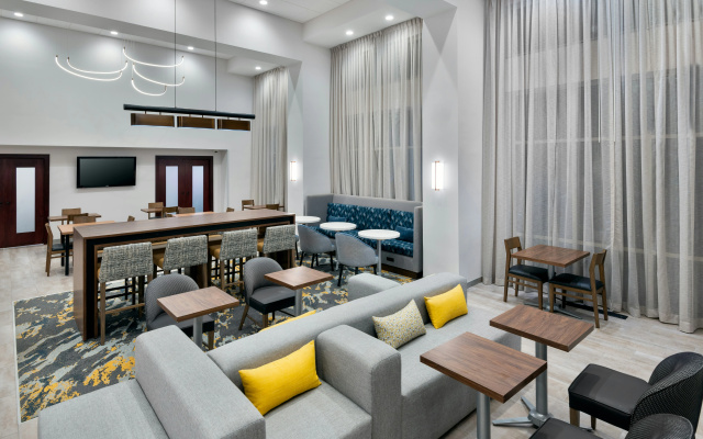 Hampton Inn & Suites Cleveland-Beachwood