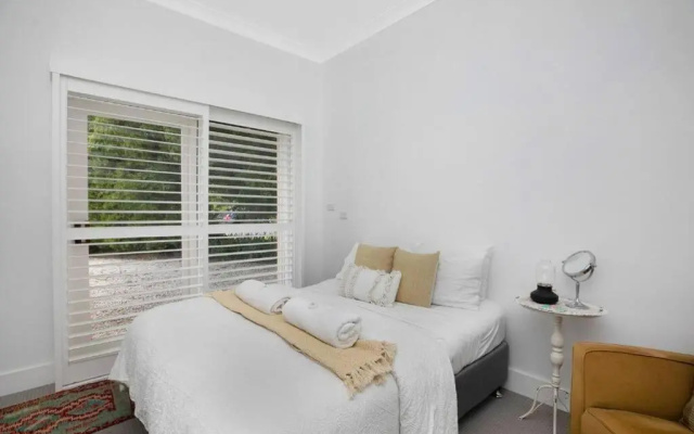 Arborea Country Holiday House catering for 14 to 16 guests In the heart of Bowral – Guest Rooms – Bowral