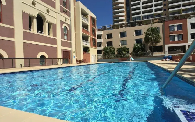 Ample Space In This 1 Bed Apt Also With Pool/Gym