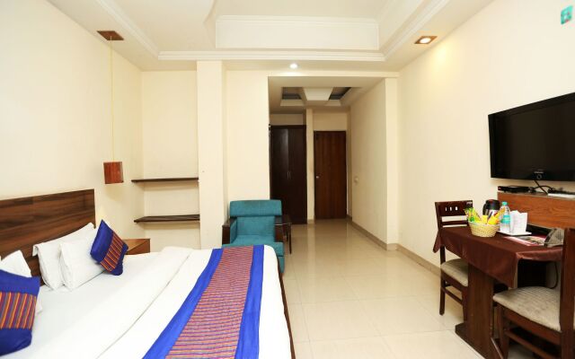 OYO 8876 Hotel Sarthi