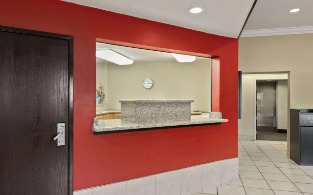 Super 8 by Wyndham Roseburg