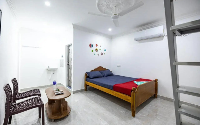 Sri Sai Holiday Inn