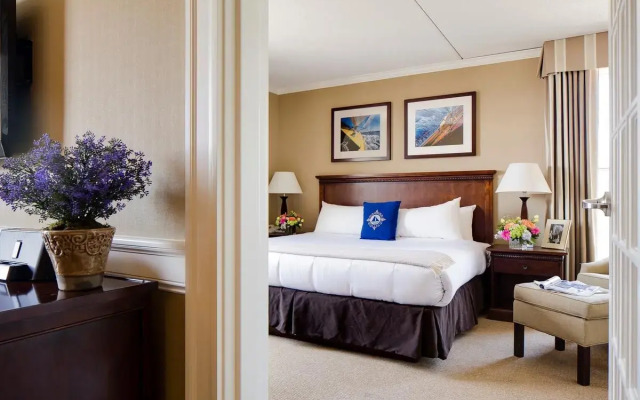 Salem Waterfront Hotel & Suites
