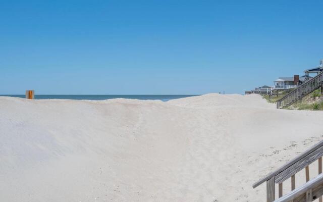 Windward Mark by Oak Island Accommodations