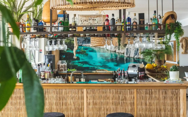 Hôtel de la Plage Mahogany