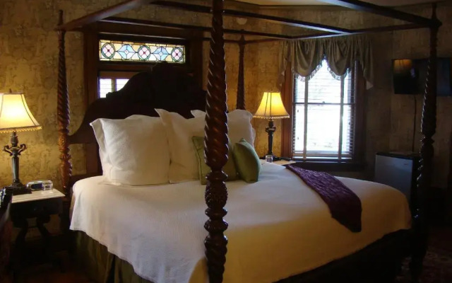 The Village Inn of Woodstock