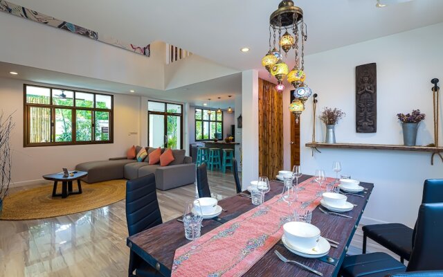 Pool villa  4 BR walking to Beach HV