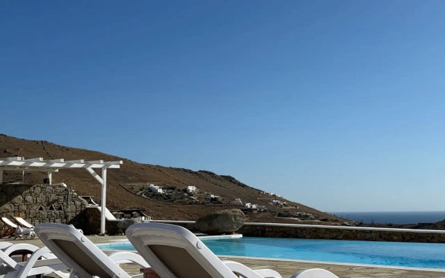 Yakinthos Residence