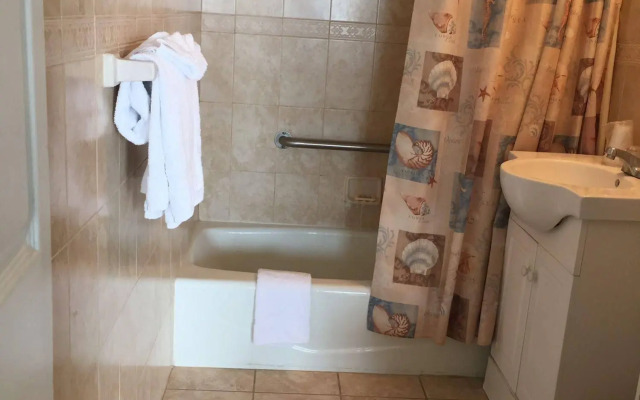 Four Winds Condo Motel