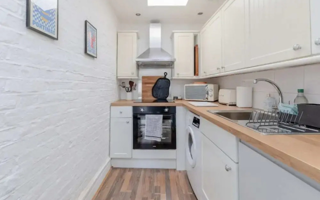 Central & Charmingly Curated 1BD Wifi Fulham