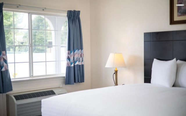 Deluxe Inn