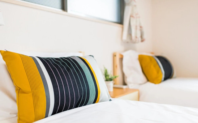 Yeah Room Zeus The Garden