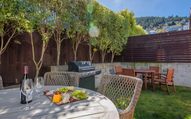 Central Queenstown 3-Bed Villa by Staysouth