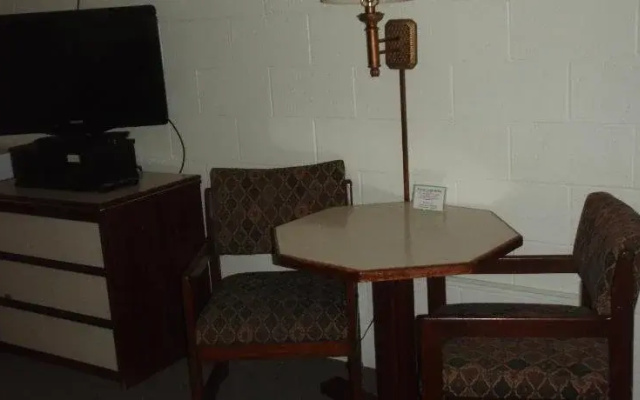 Forest Lodge Motel