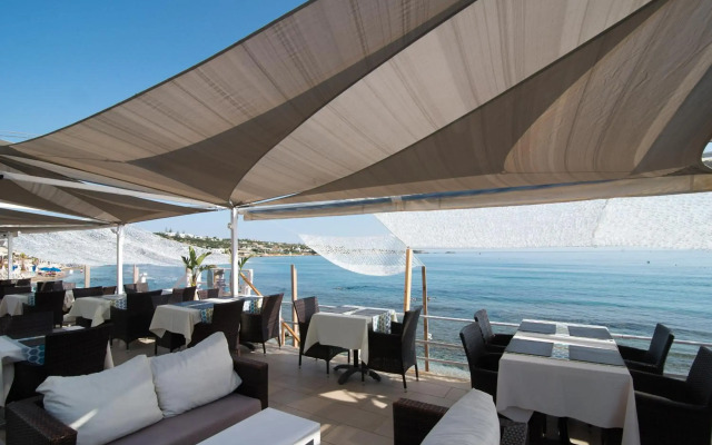 Alia Beach Hotel