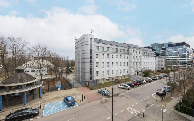 Spacious Studio & Parking by Renters