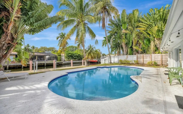 Poolside Paradise Dock & Pool!