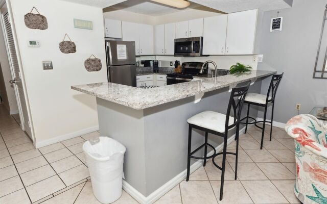 Pelican Beach 1811 1 Bedroom Condo by RedAwning