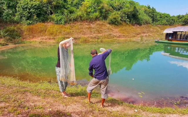 Sunset Nam Ngum tented resort