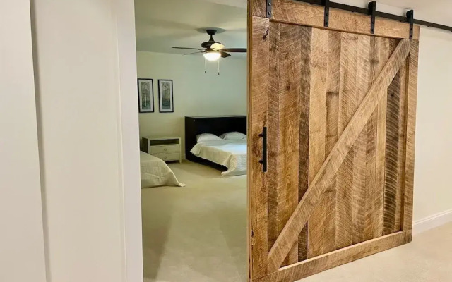 Woodhaven: Your Serene Countryside Escape 5 Bedroom Farmhouse by RedAwning