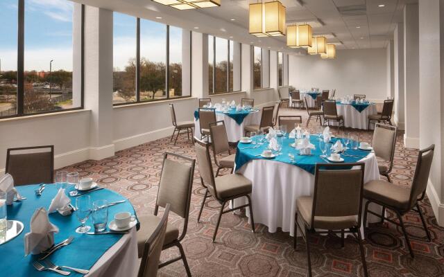 Crowne Plaza Dallas Market Ctr - Love Field by IHG