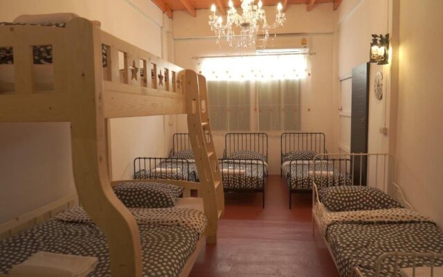 Water Lily Hostel (วอเตอร์ ลิลลี่ โฮสเทล)