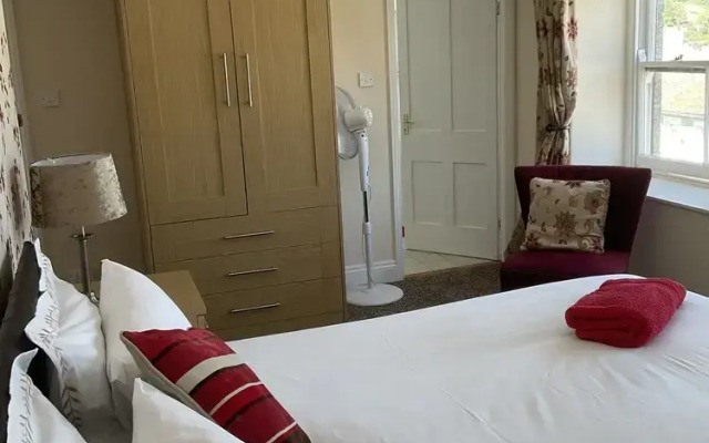 Number 52 Bed & Breakfast