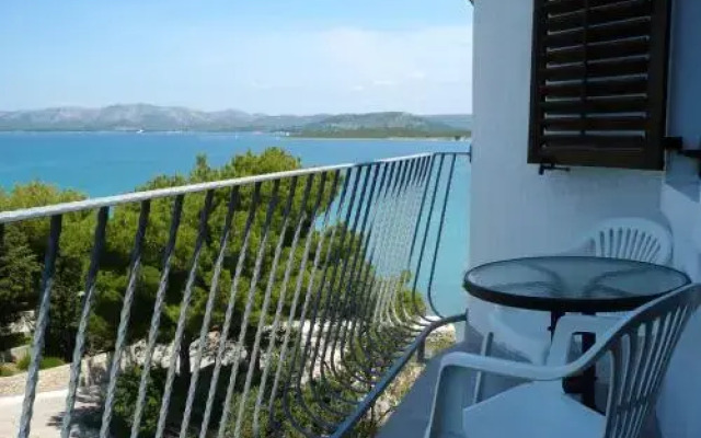 Apartment Obala Petra Kresimira Iv 2