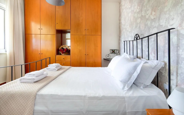 Villa Elihrisos-private Heated Pool Near the sea