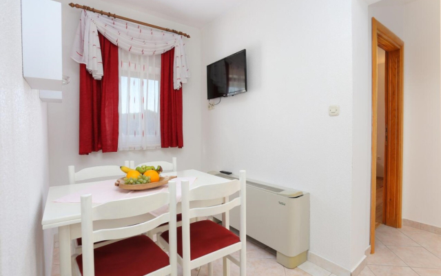 Apartment Lias 2 - with restaurant: A7 prvi kat Rogoznica, Riviera Sibenik