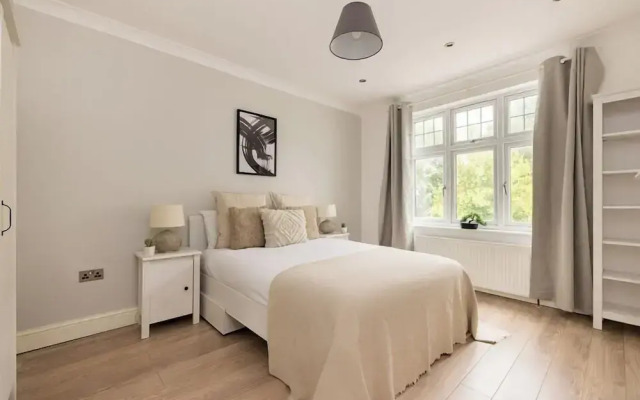 Beautiful Room in Acton