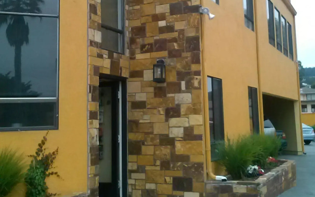 Munras Inn