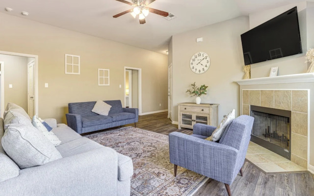 Pet-friendly Texas Retreat w/ Fenced-in Yard!