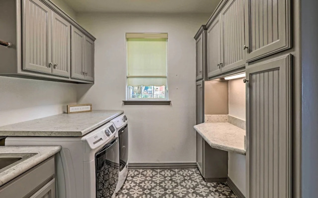 Lavish Lake House, Near Vineyards + Marinas!