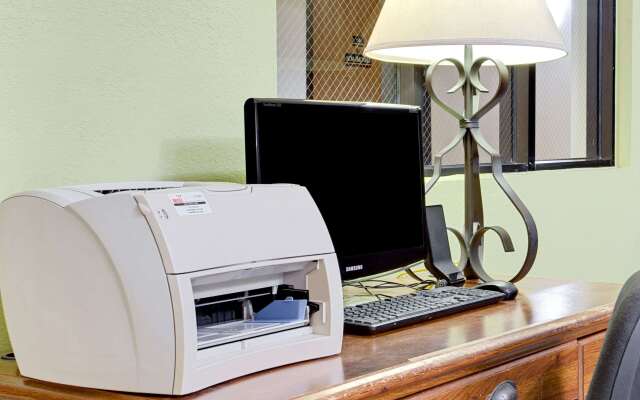 Super 8 by Wyndham Clearwater/St. Petersburg Airport