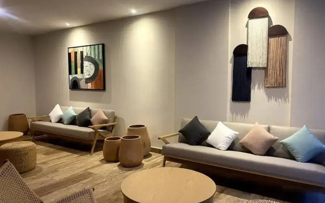 2 BR Amazing Pool Top Amenities Wifi 2FL Gym